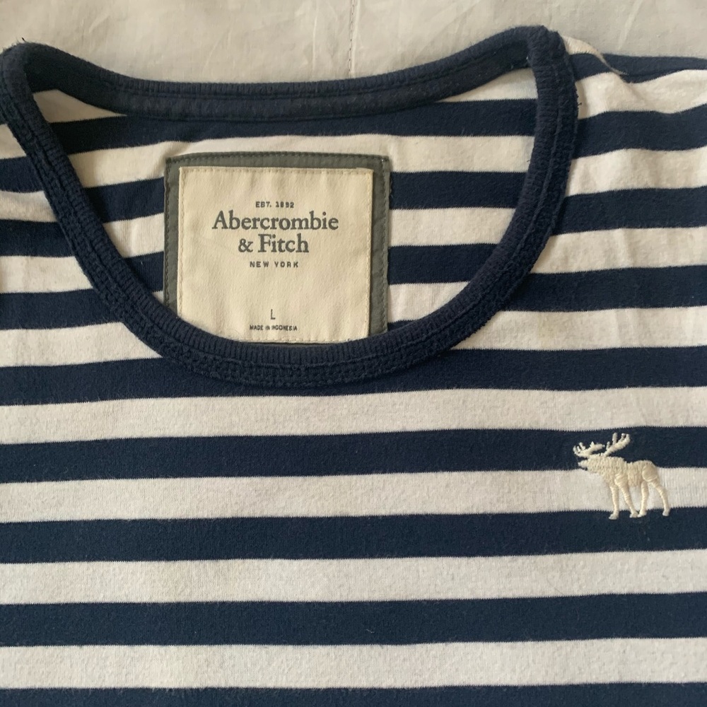 🌵3/$20 Ambercrombie and Fitch long sleeve.